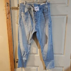 AMERICAN EAGLE HIGH RISE DISTRESSED JEGGING: NEW WITH TAGS: SIZE 18 Short